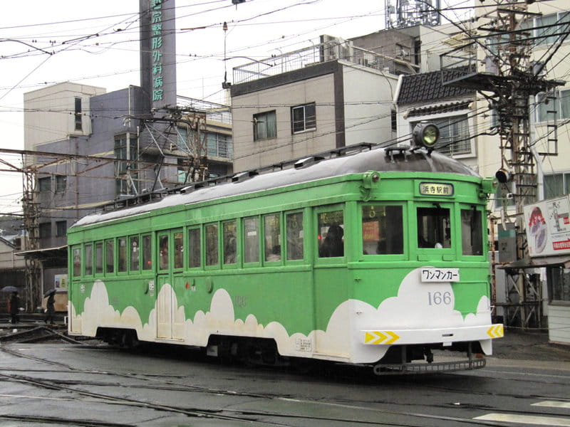 緑色の雲電車166号