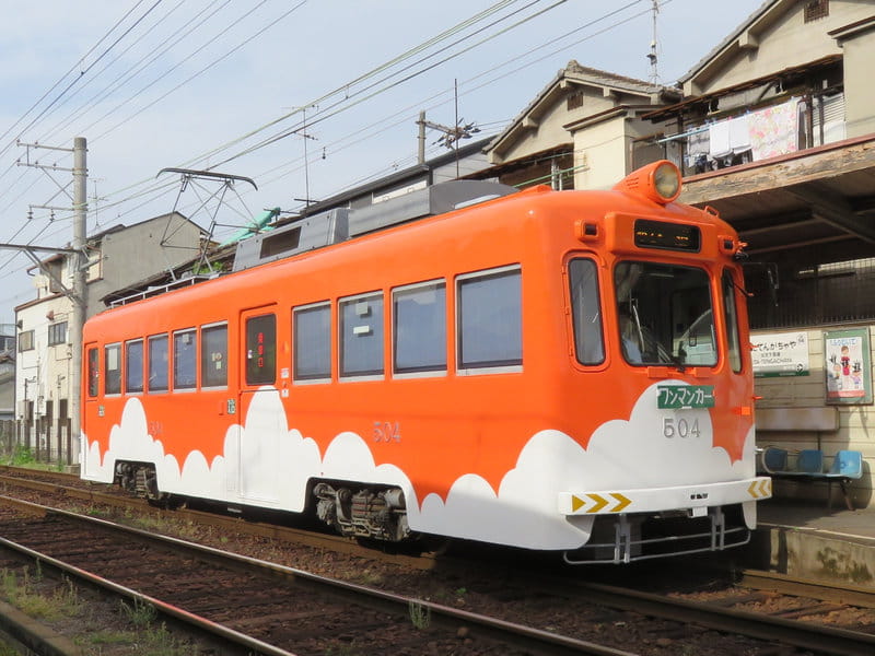 オレンジ色の雲電車504号