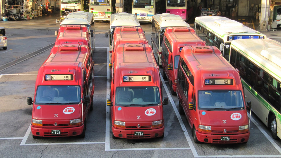 赤バスの主力車両